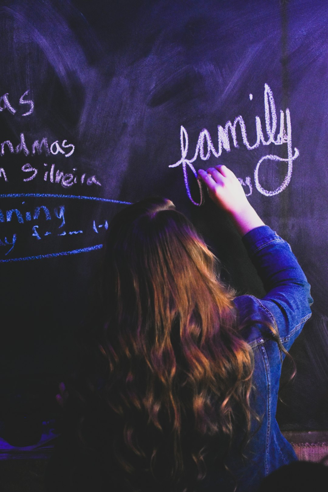 unknown-person-writing-on-chalkboard-meua9bj4upw